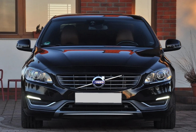 Volvo S60 cena 47800 przebieg: 207000, rok produkcji 2014 z Starachowice małe 529
